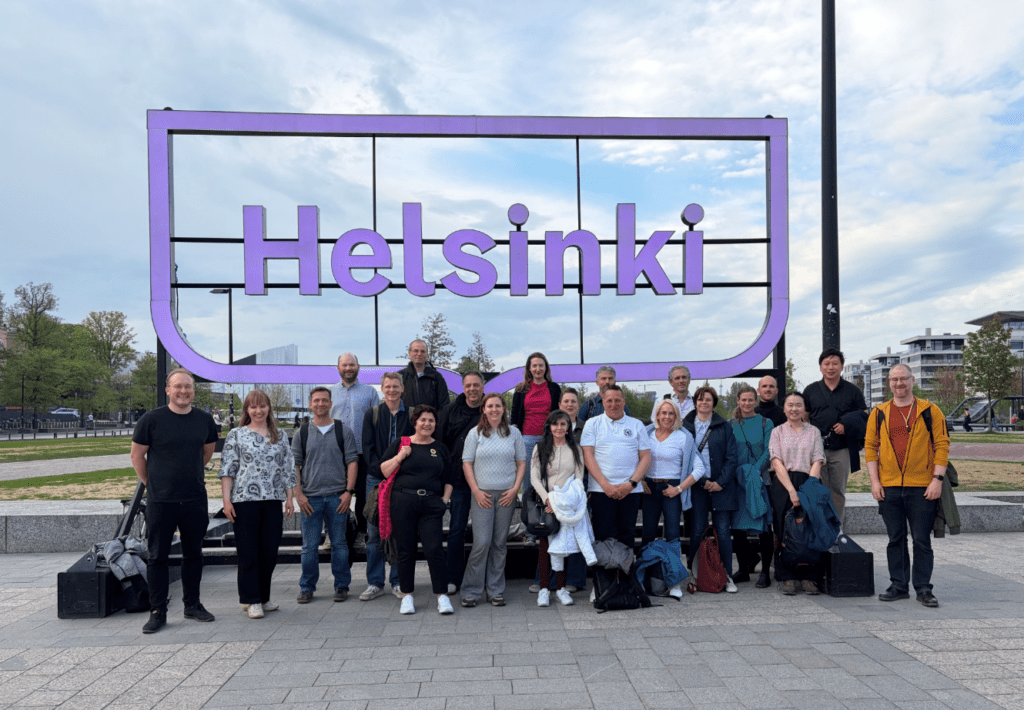 Teilnehmende des 5CC+ Netzwerks beim jährlichen Treffen 2026 in Helsinki im Austausch zu Digitalen Zwillingen und Smart-City-Anwendungen